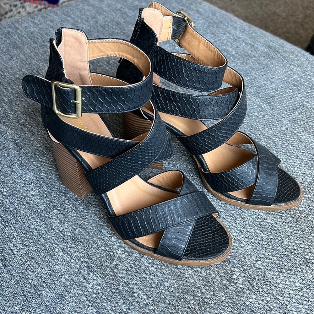 Textured heeled Sandal from Qupid
